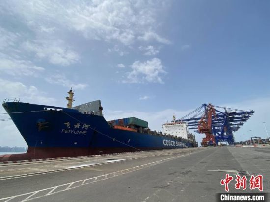 海南自贸港内外贸同船运输境内船舶首船完成保税油加注 - 第1张