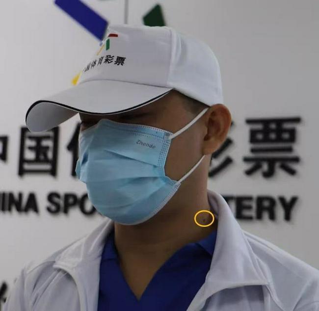 被质疑大奖得主是“演员”!海南体彩辟谣后再回应:将规范中奖者着装 - 第1张 - 自贸港在线 被质疑大奖得主是“演员”!海南体彩辟谣后再回应:将规范中奖者着装 - 第1张