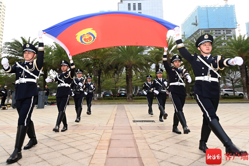庆祝中国人民警察节 海南省公安厅举行升国旗迎警旗宣誓仪式 - 第2张