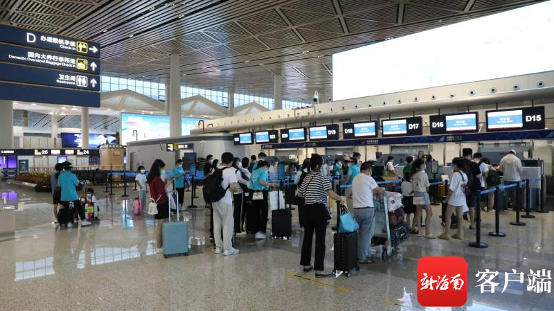 海口美兰国际机场：滞留旅客有序离岛 办理值机需填写登记表 - 第2张