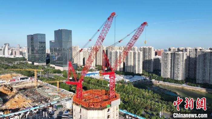 全国最大动臂式塔吊亮相海南在建第一高楼 - 第1张 - 自贸港在线 全国最大动臂式塔吊亮相海南在建第一高楼 - 第1张