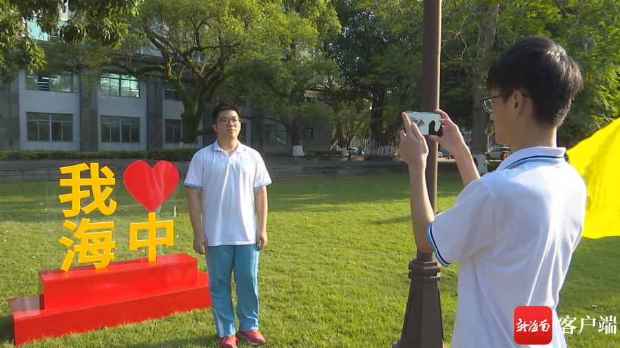 夹道欢迎、红包祝福…海南中小学生花式报到 迎接新学期 - 第5张