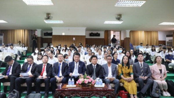 海南大学柬埔寨王家农业大学孔子学院举行揭牌仪式